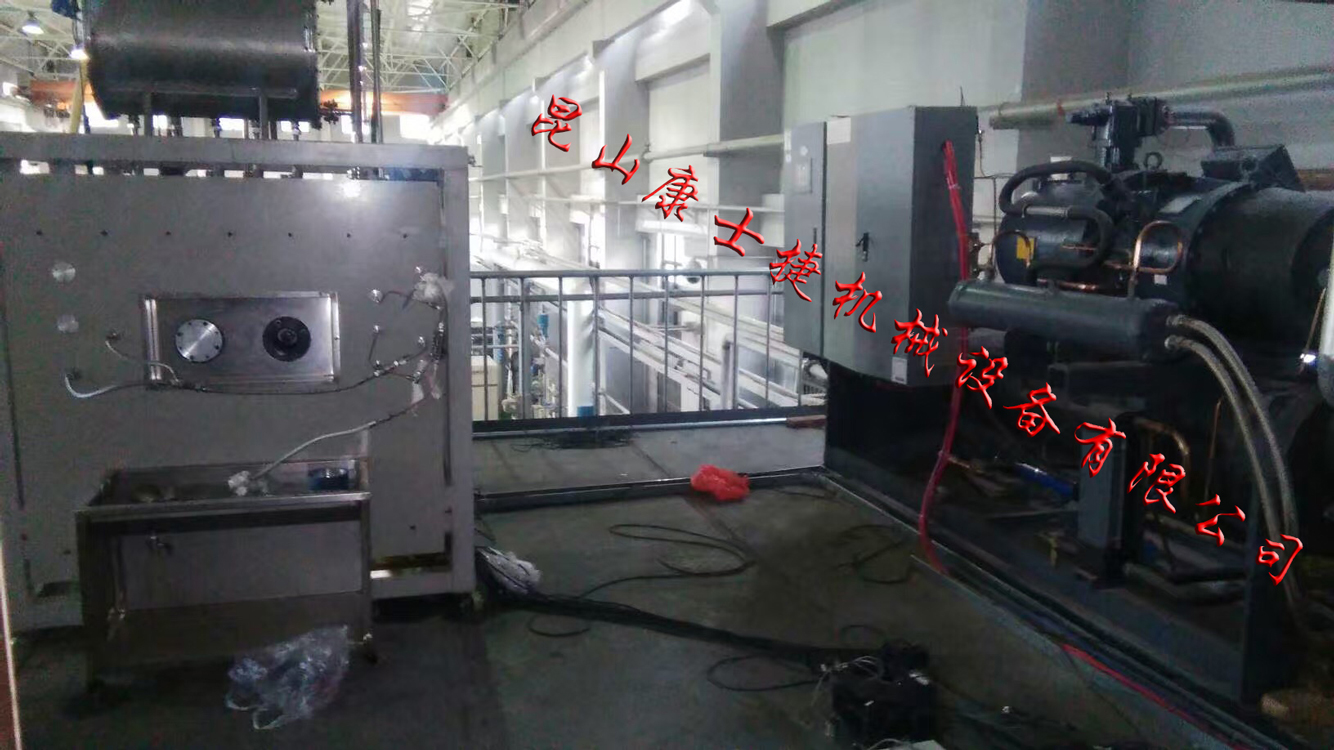 制藥廠用低溫螺桿式冷水機(jī)現(xiàn)場(chǎng)